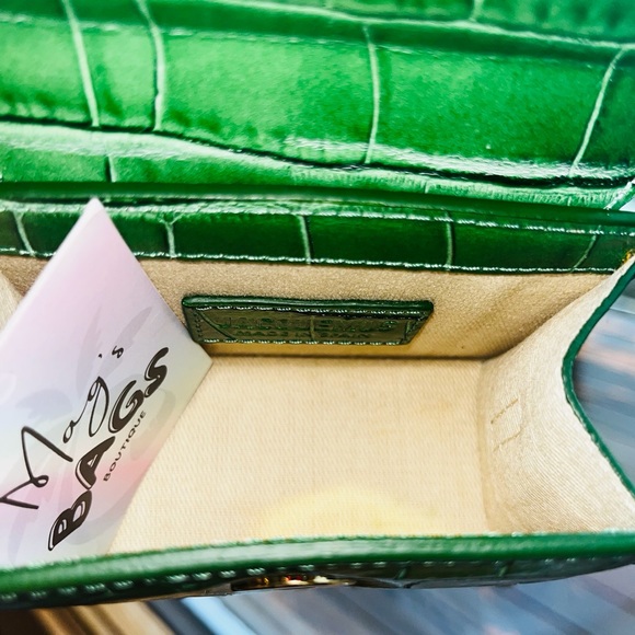 Jacquemus: Mini Croc Green Bag with Crossbody Strap - Picture 7 of 16